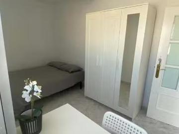 Habitación en Calle de María Antonia