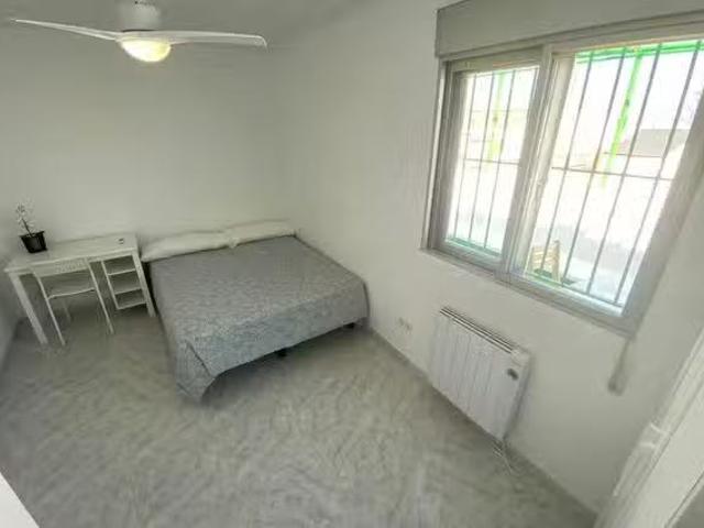 Habitación en Calle de María Antonia, Moscardó