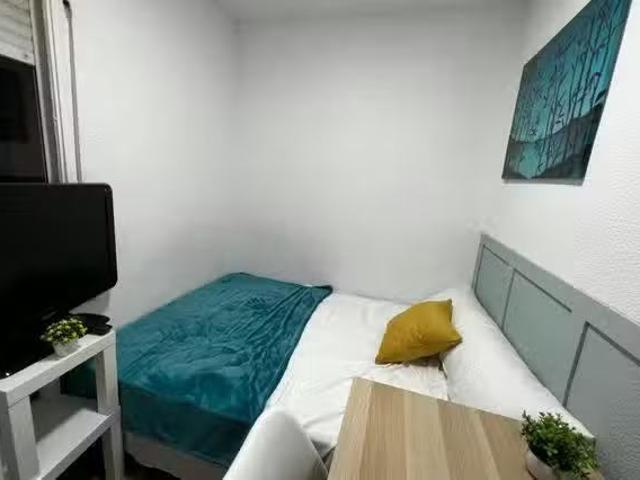Habitación en Calle de Ocaña, Latina
