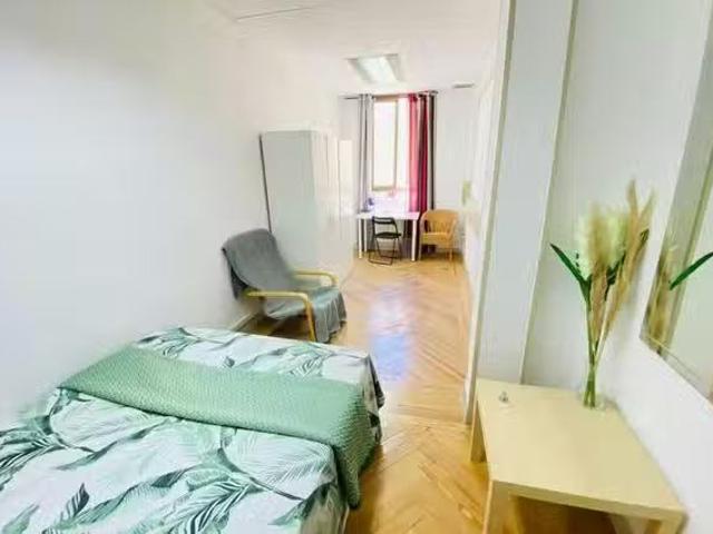 Habitación en Calle de Alberto Aguilera, Universidad