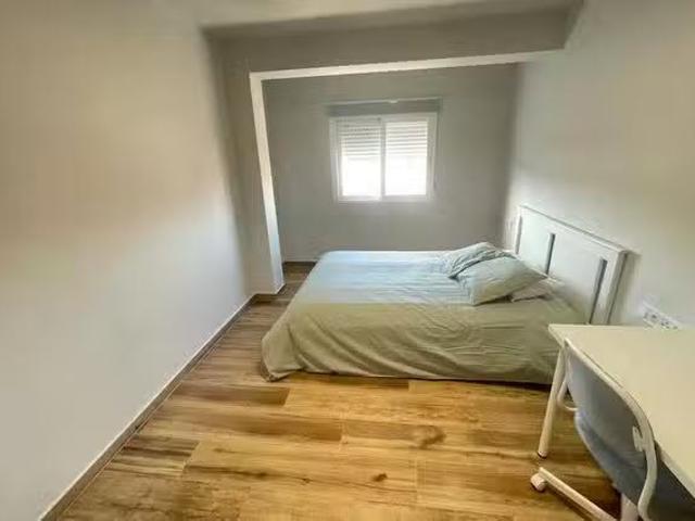 Habitación en Calle de Antonio Sangenis, Delicias