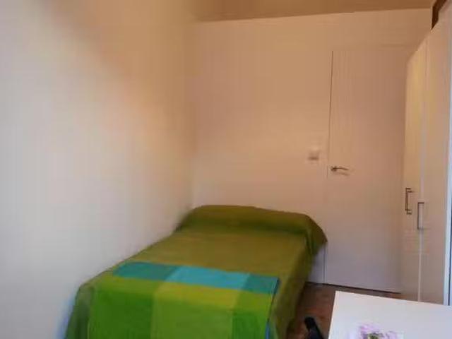 Habitación en Calle de Campomanes, Palacio