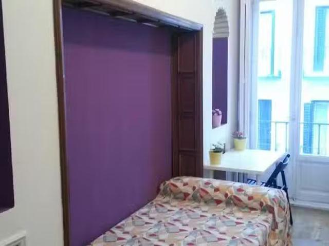 Habitación en Calle de Campomanes, Palacio