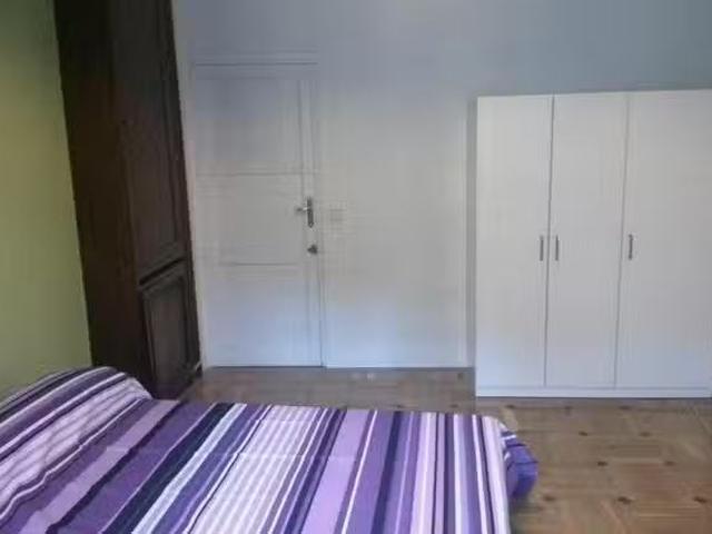Habitación en Calle de Campomanes, Palacio