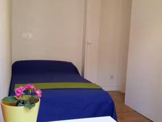 Habitación en Calle de Campomanes, Palacio
