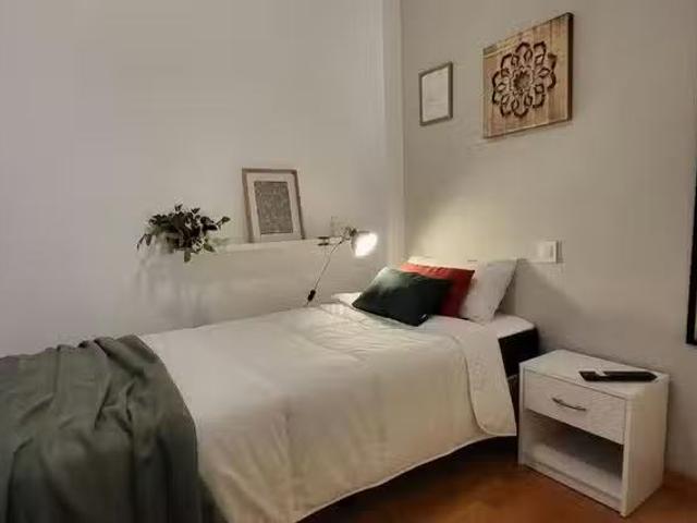 Habitación en Calle de Casiopea, Florida Alta