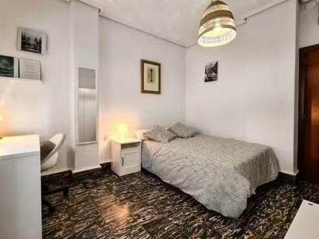 Habitación en Calle de Castellón, Ensanche