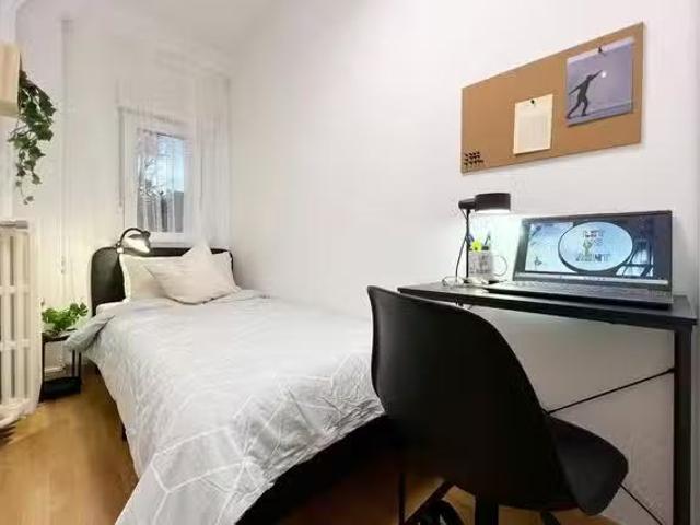 Habitación en Calle de Elfo, Ciudad Lineal