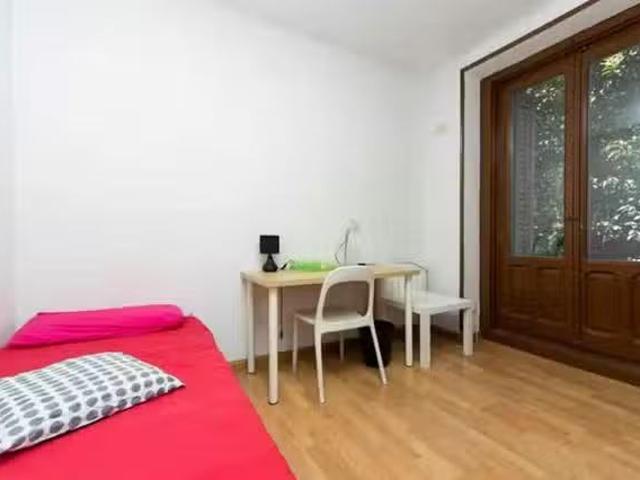 Habitación en Calle de Embajadores, Embajadores