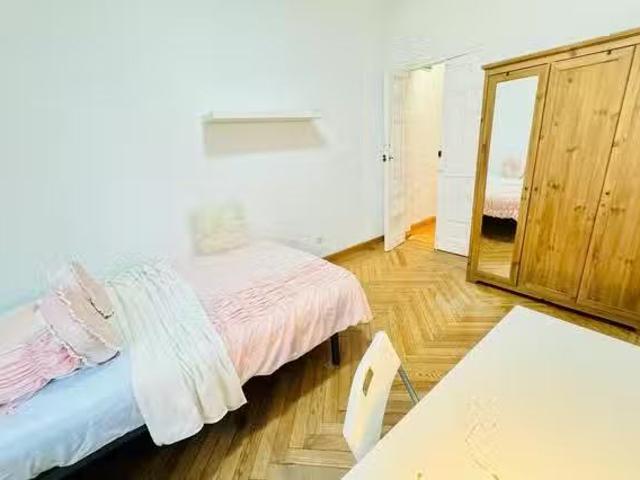 Habitación en Calle de Ferraz, Moncloa Aravaca