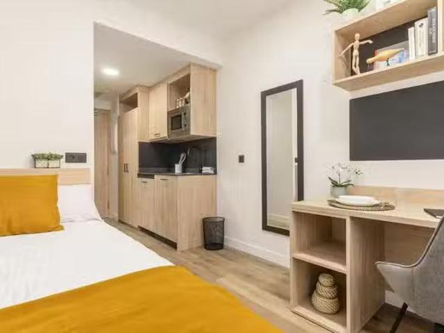 Habitación en Calle de Francisco Sancha, Valverde