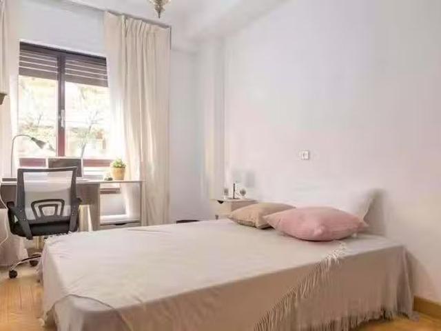 Habitación en Calle de Guzmán el Bueno