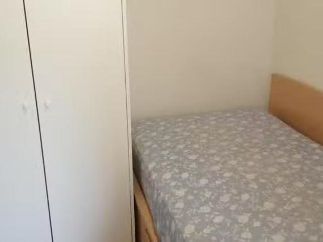 Habitación en Calle de Hermenegildo Bielsa, Usera