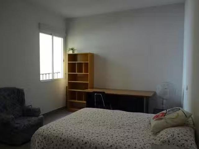 Habitación en Calle de la Colegiata, Embajadores