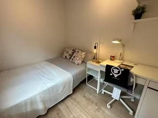 Habitación en Calle de la Genciana, Valdeacederas