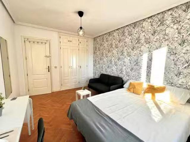 Habitación en Calle de la Infanta Mercedes, Cuatro Caminos