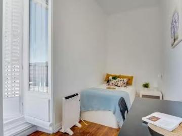 Calle de la Sal, Madrid, Plaza de España