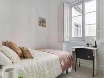 Calle de la Sal, Madrid, Plaza de España