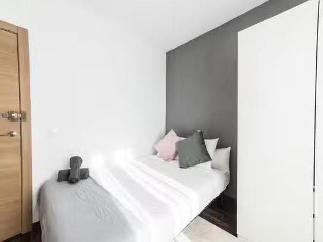 Habitación en Calle de los Caños del Peral, Centro