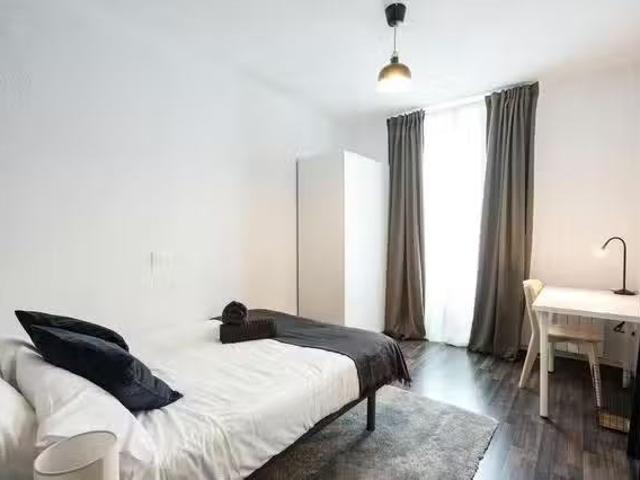 Habitación en Calle de los Caños del Peral, Centro