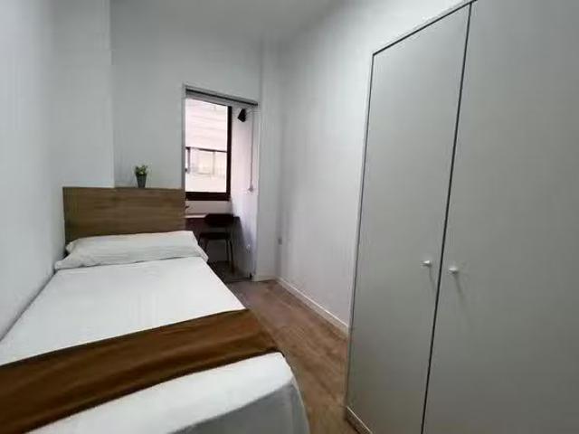 Habitación en Calle de los Pajaritos, Adelfas