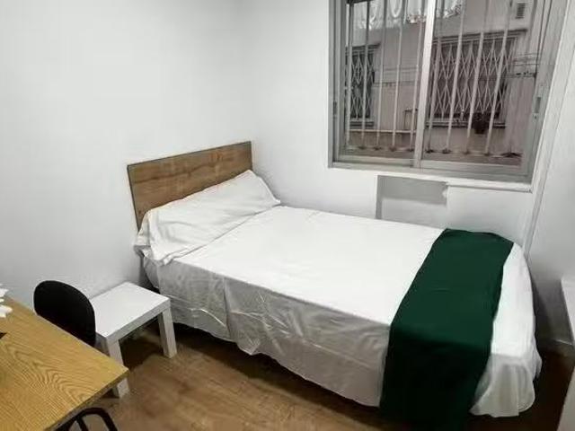 Habitación en Calle de los Pajaritos, Adelfas