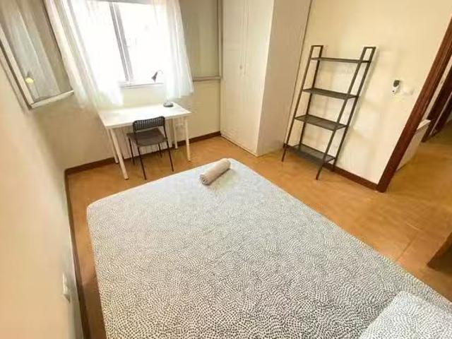Habitación en Calle de Pico de Alba, Palomeras Bajas