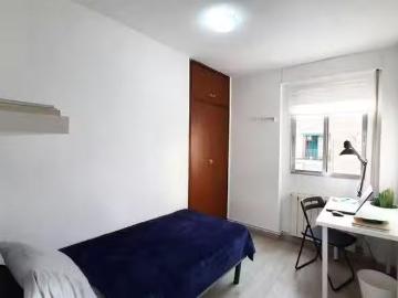 Habitación en Calle de Santa María Reina, Orcasur