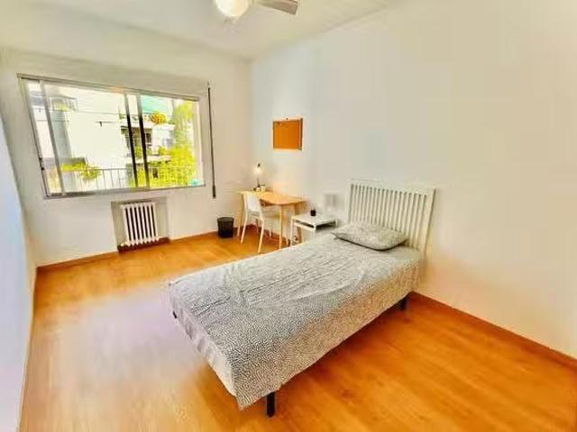 Habitación en Calle de Santa Cruz de Marcenado, Universidad