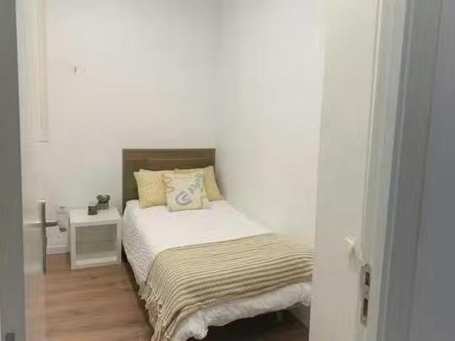 Habitación en Calle de Valencia, Embajadores