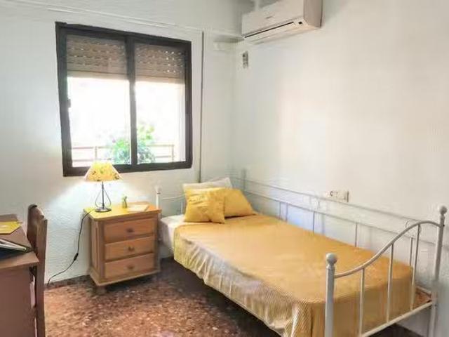 Habitación en Calle del Veinticinco de Abril
