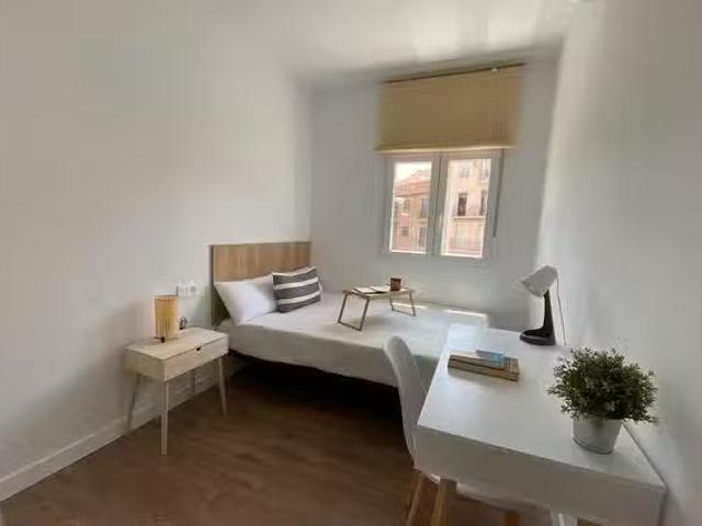 Habitación en Calle del Doctor Urquiola, Vista Alegre