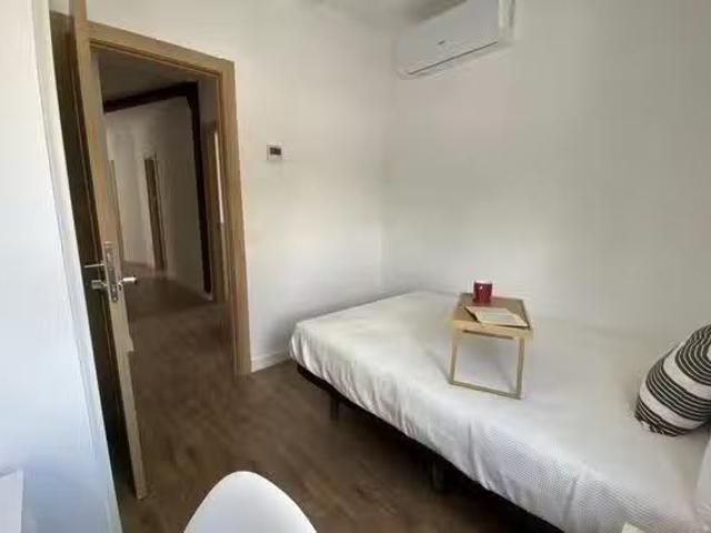 Habitación en Calle del Doctor Urquiola, Vista Alegre