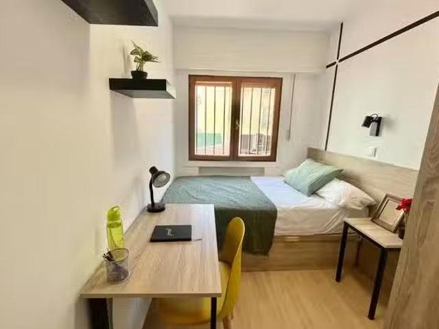 Habitación en Calle del Petirrojo, Aluche