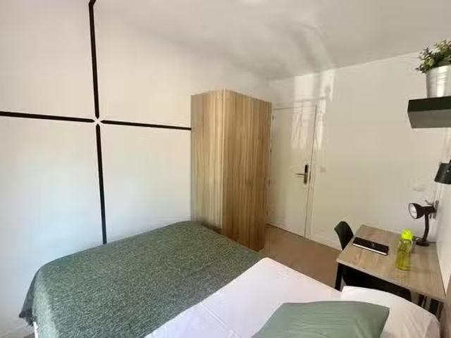 Habitación en Calle del Petirrojo, Aluche