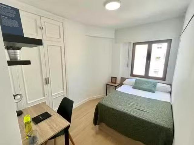 Habitación en Calle del Petirrojo, Aluche