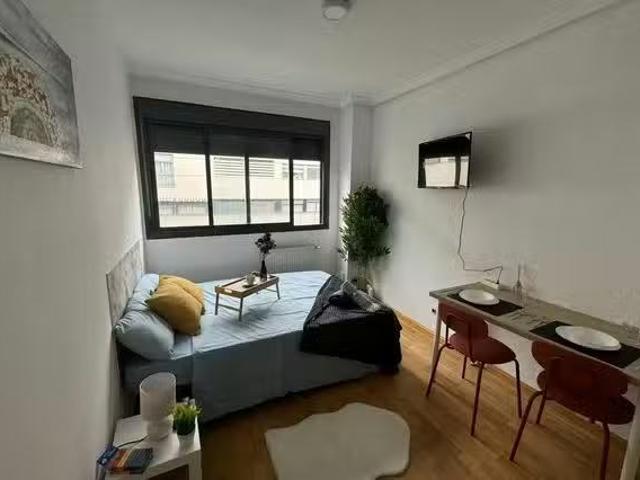 Habitación en Calle del Pintor Lucio Muñoz, Hortaleza