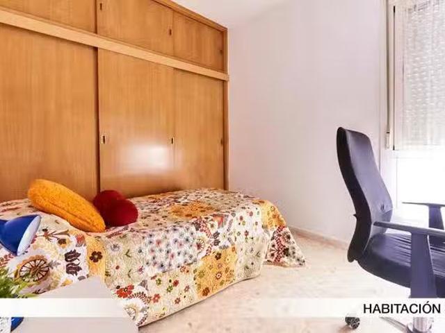 Habitación en Calle Farmaceútico Murillo Herrera, Triana Este