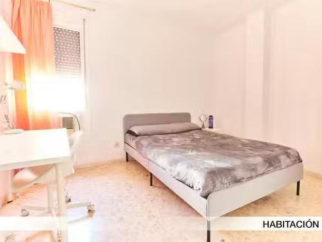 Habitación en Calle Farmaceútico Murillo Herrera, Triana Este