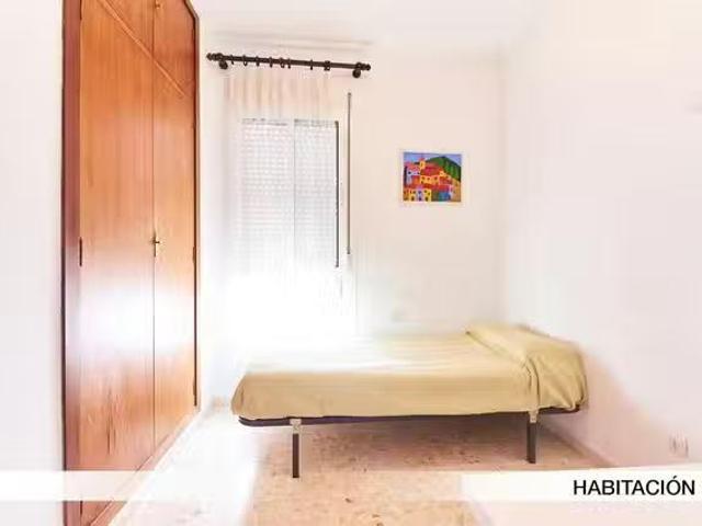 Habitación en Calle Farmaceútico Murillo Herrera, Triana Este