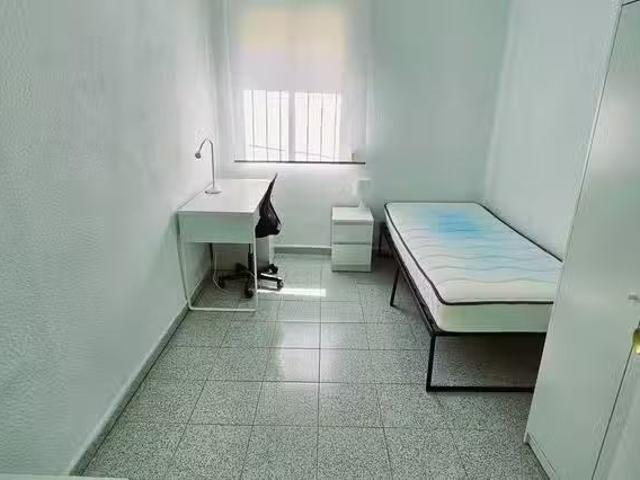 Habitación en Calle Ferrobús
