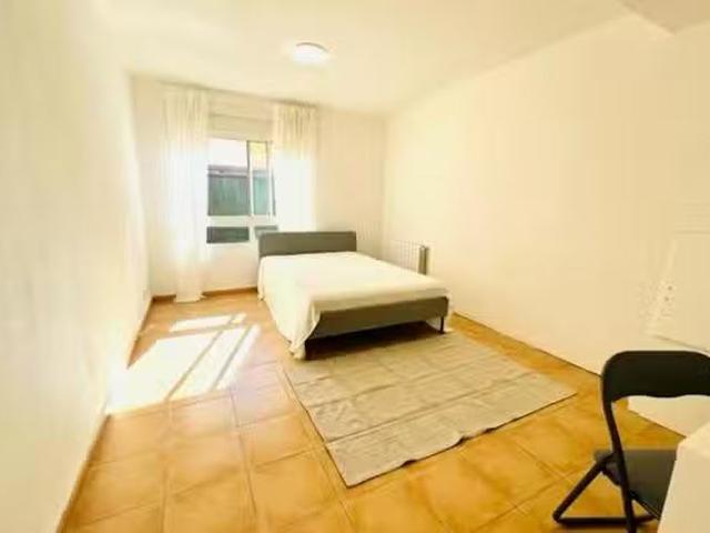 Habitación en Calle Gonzalo Torrente Ballester, Junta Municipa.