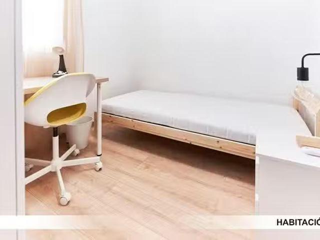 Habitación en Calle Higuera de la Sierra, Cruz Roja Capuchinos