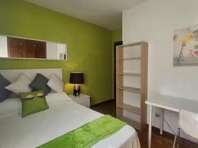 Habitación en Calle José Caballero, Junta Municipal 5