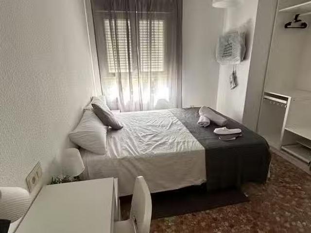 Habitación en Calle José Iturbi, Los Castillejos