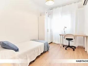 Habitación en Calle Párroco Antonio González Abato, Polígono Sur
