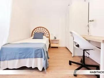 Habitación en Calle Párroco Antonio González Abato, Polígono Sur