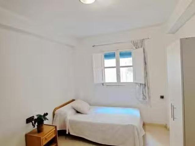 Habitación en Calle Poeta Blas de Loma, San Blas Santo Domingo