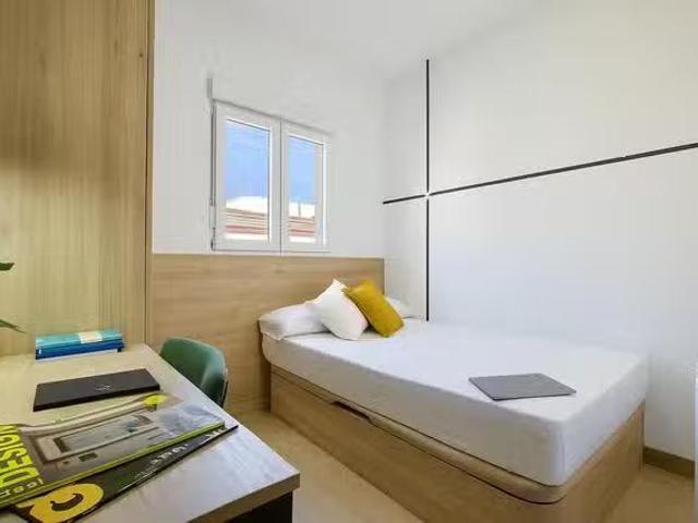 Habitación en Calle Porthos, Latina