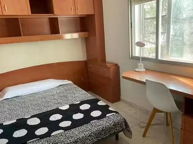 Habitación en Calle Real